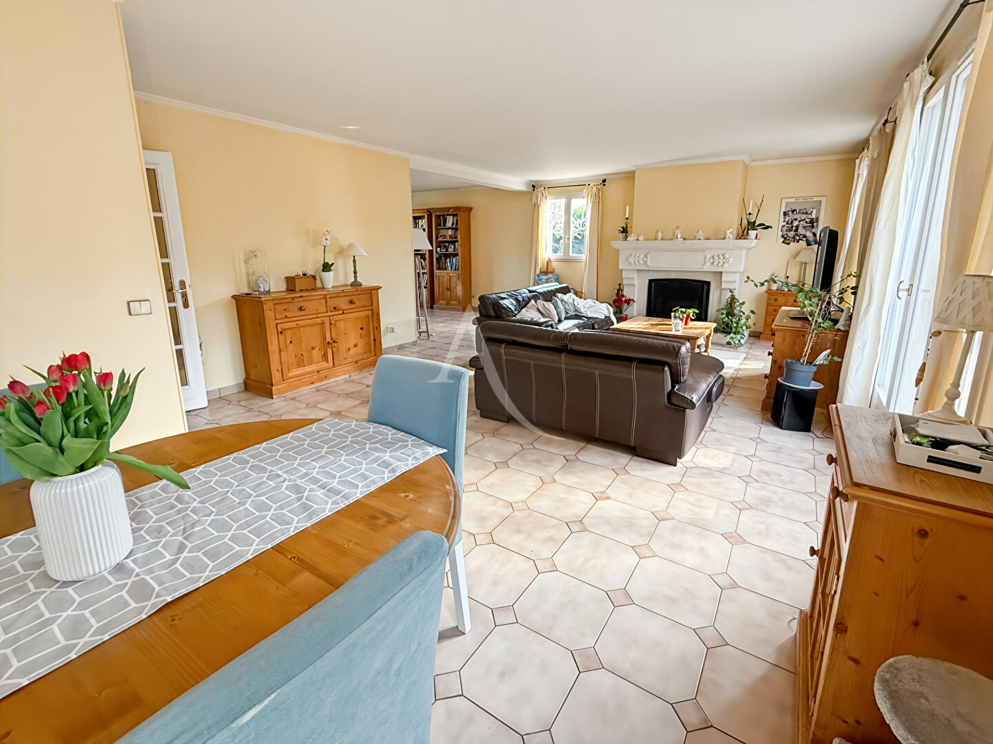 Photo A vendre à Vauréal,  dans quartier prisé, grande maison de 8 pièces avec vie de plain-pied  ! image 3/6