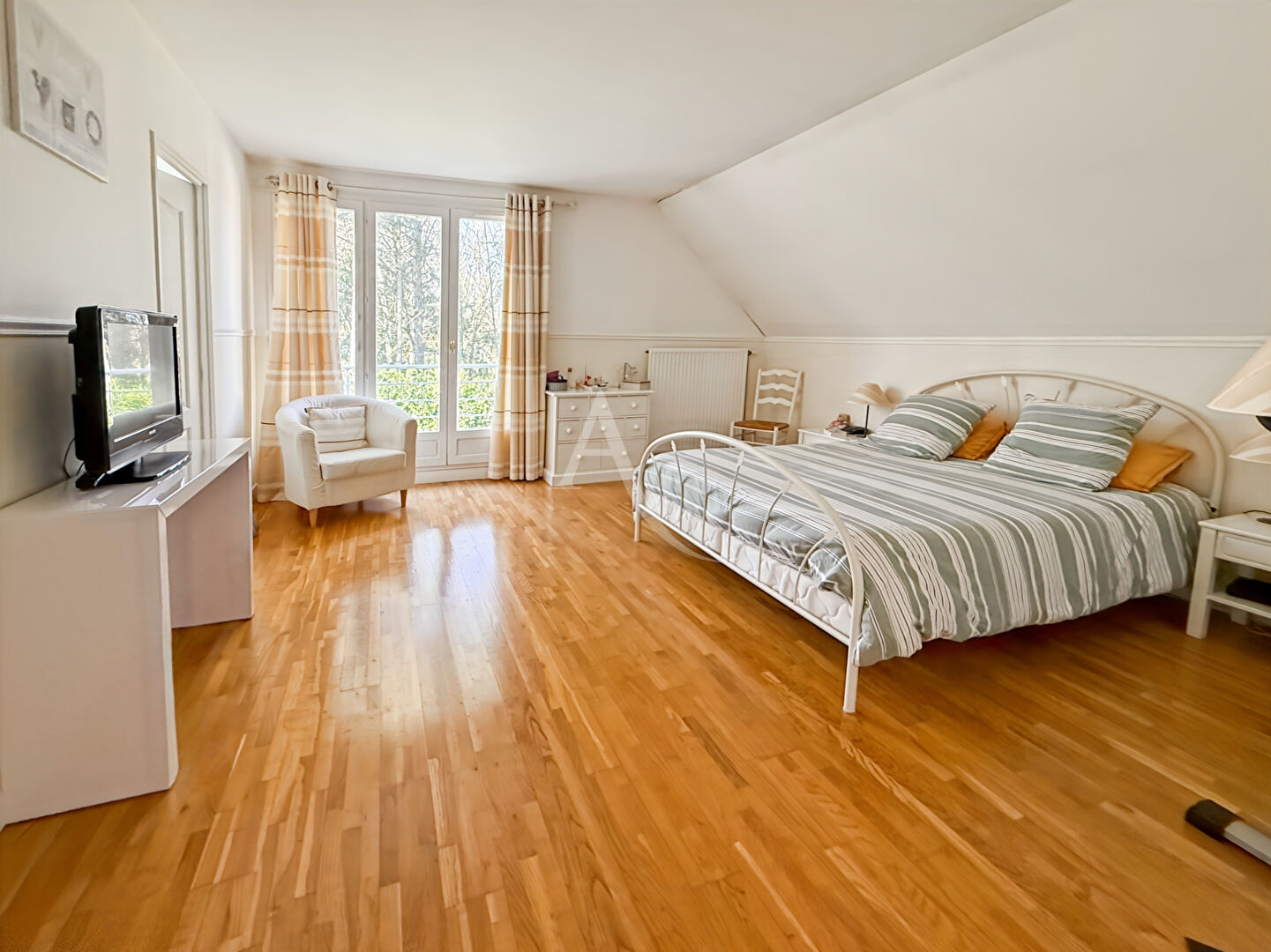 Photo A vendre à Vauréal,  dans quartier prisé, grande maison de 8 pièces avec vie de plain-pied  ! image 6/6