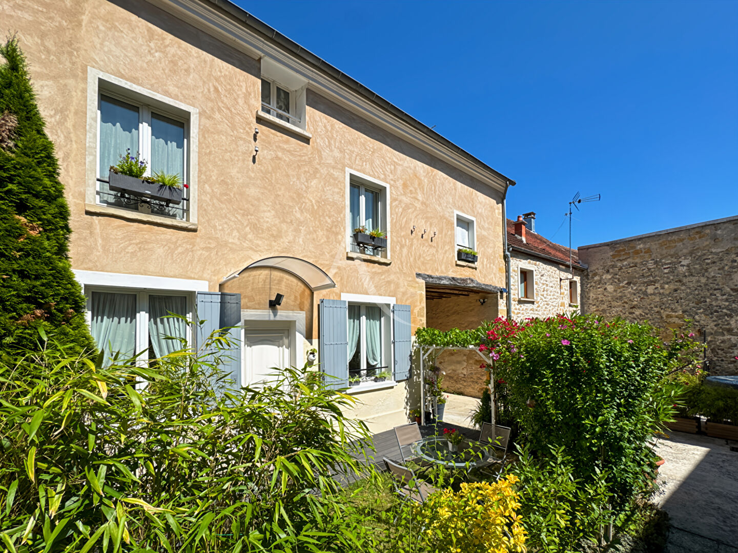 Agence immobilière de L'Adresse BOILLET IMMOBILIER - L'ADRESSE BOILLET- MGI-JOUY LE MOUTIER