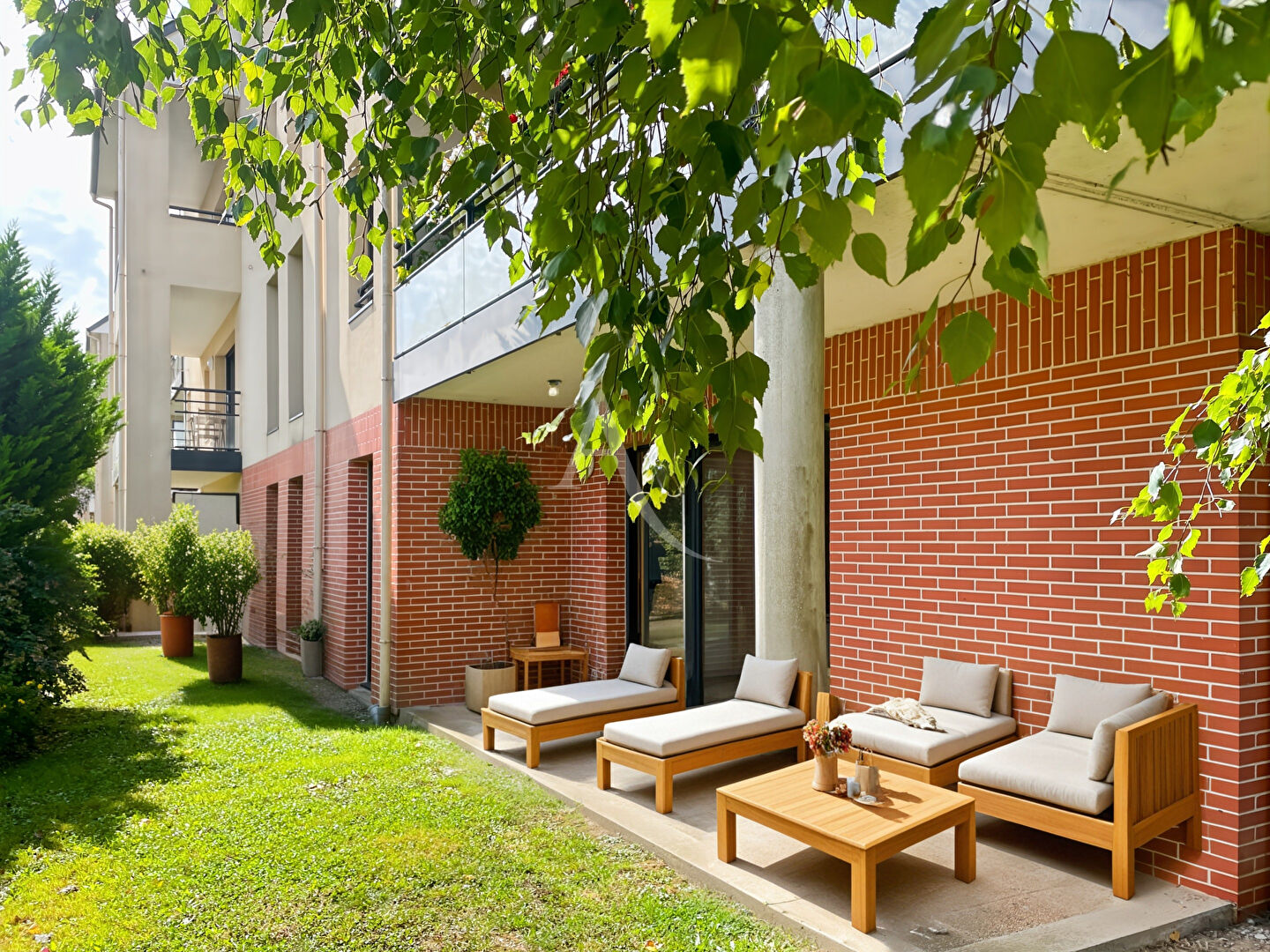 Agence immobilière de 
 L'Adresse BOILLET IMMOBILIER - L'ADRESSE-BDS TRANSACTIONS- LE MESNIL ESNARD 
