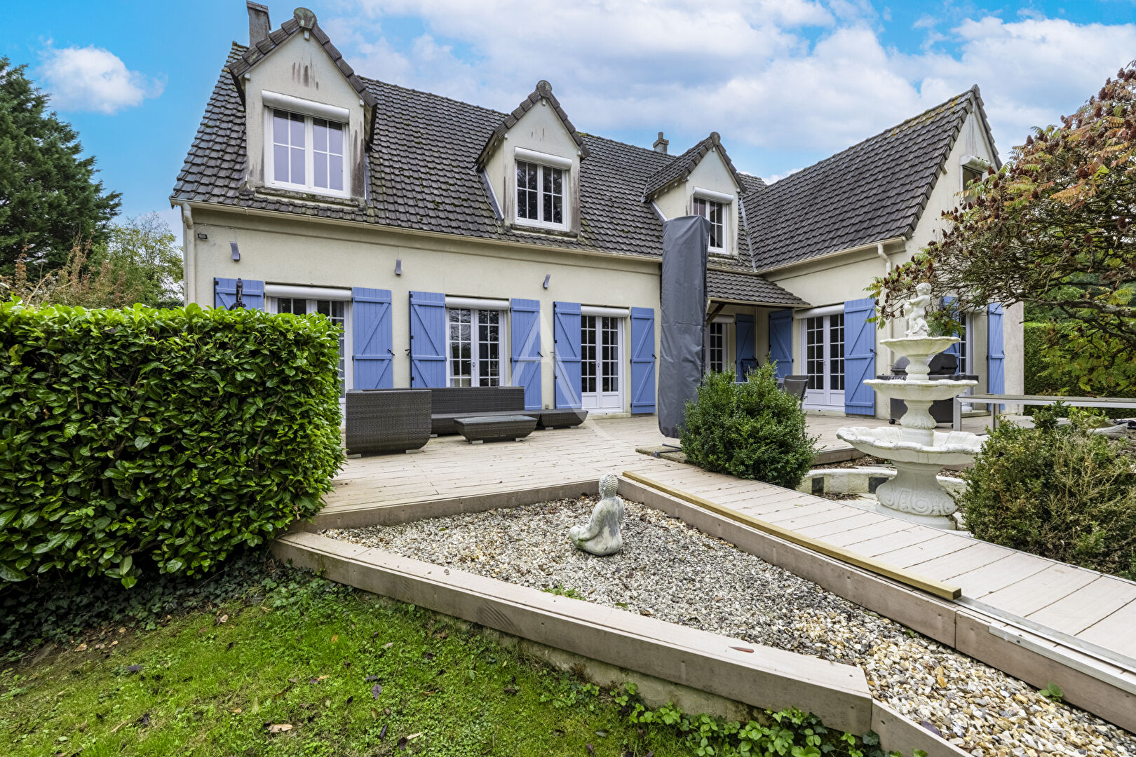 Photo Maison Seraincourt , 6 chambres, 250 m² habitables, 2770 m² parcelle, piscine image 1/6