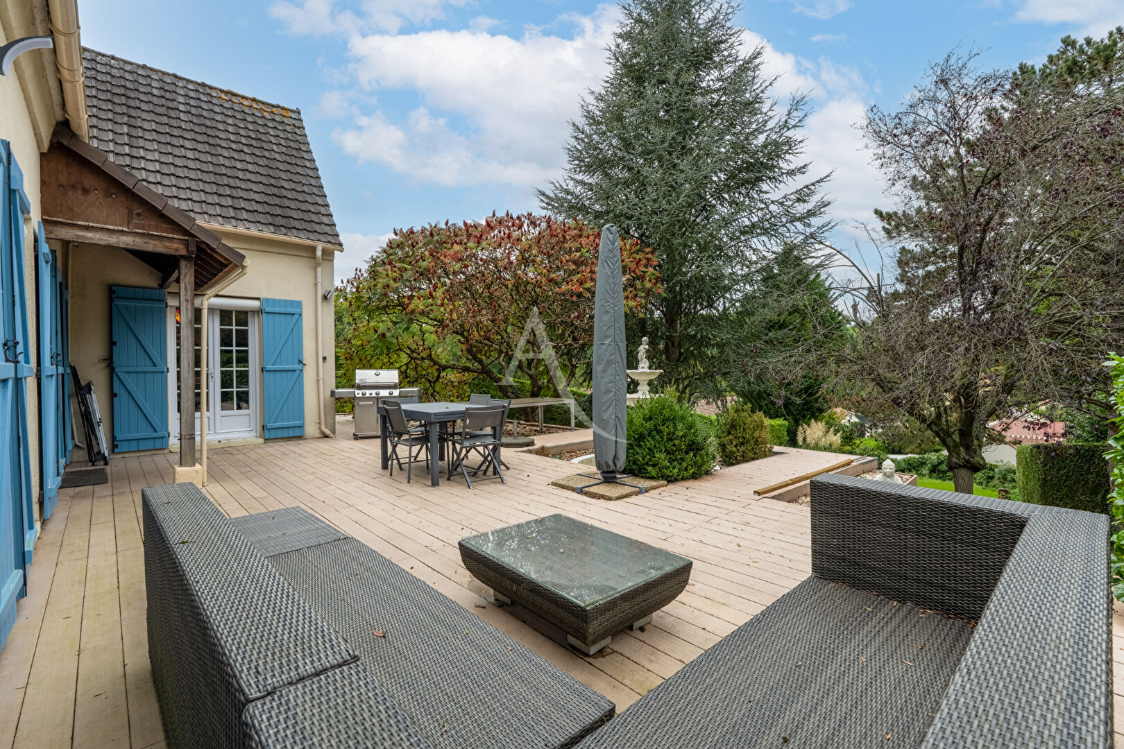 Photo Maison Seraincourt , 6 chambres, 250 m² habitables, 2770 m² parcelle, piscine image 2/6