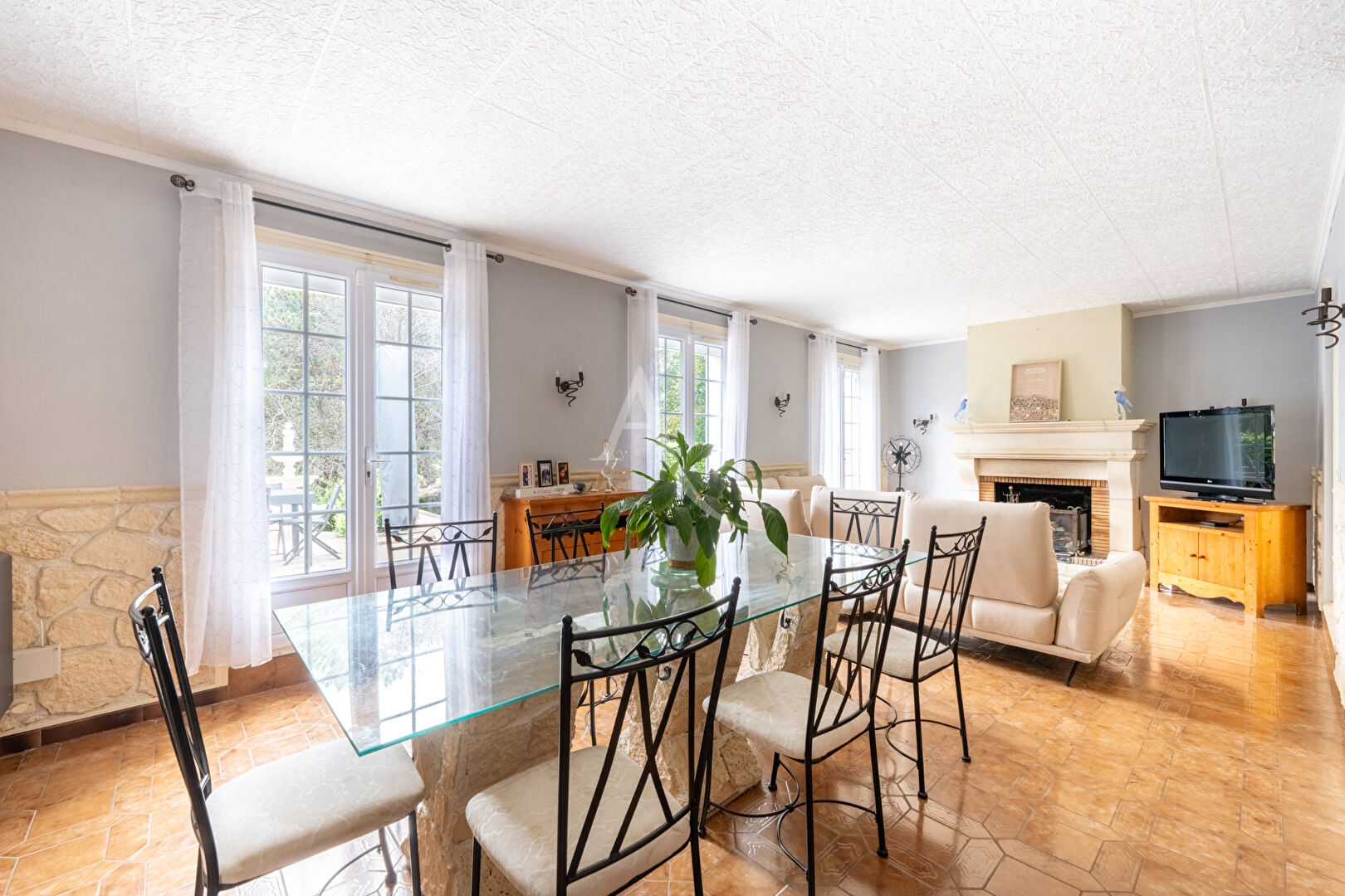 Photo Maison Seraincourt , 6 chambres, 250 m² habitables, 2770 m² parcelle, piscine image 3/6