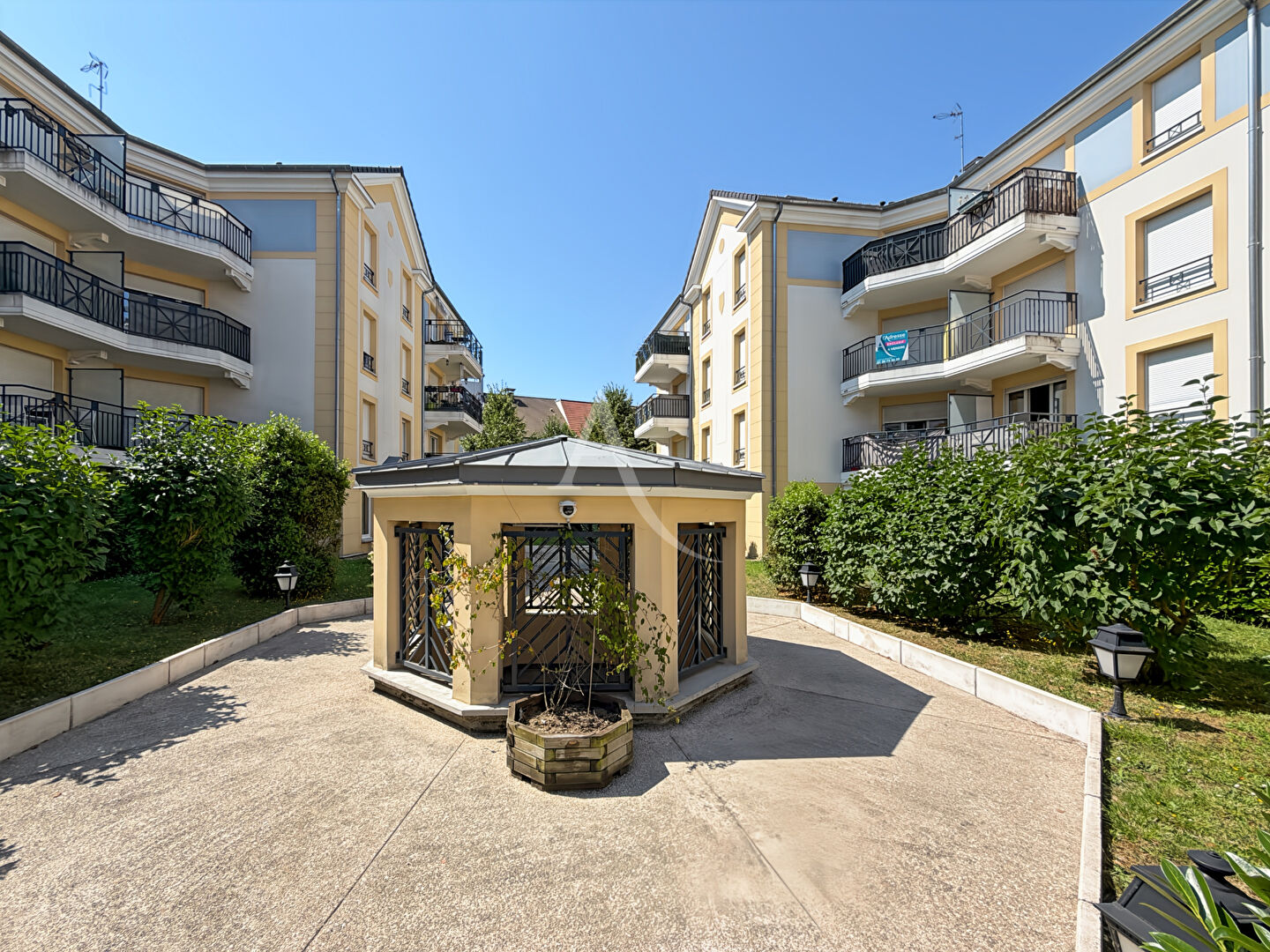 Agence immobilière de L'Adresse BOILLET IMMOBILIER - L'ADRESSE BOILLET- MGI-JOUY LE MOUTIER