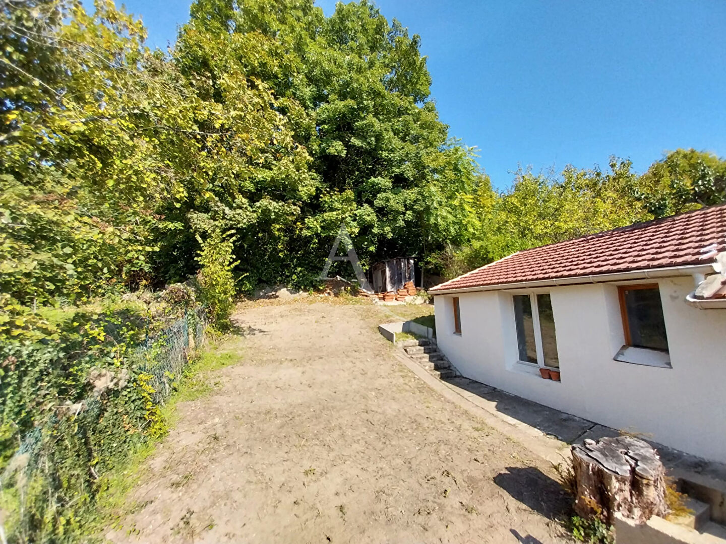 Maison Meulan En Yvelines  2 chambres, jardin, dépendance