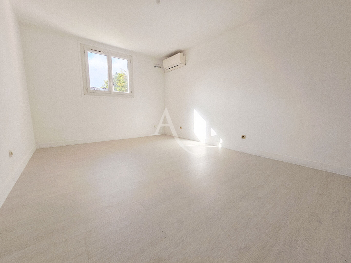 Photo MAISON 4 chambres 135m² + JARDIN - CERGY image 5/6