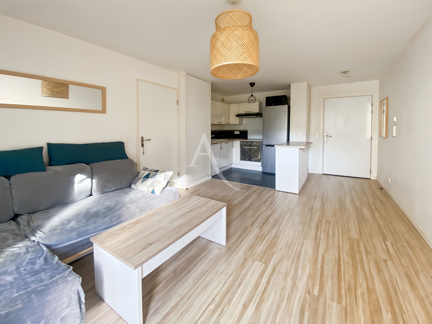 Photo RARE à VAURÉAL  Beau F2 en rez-de-jardin avec terrasse image 2/6