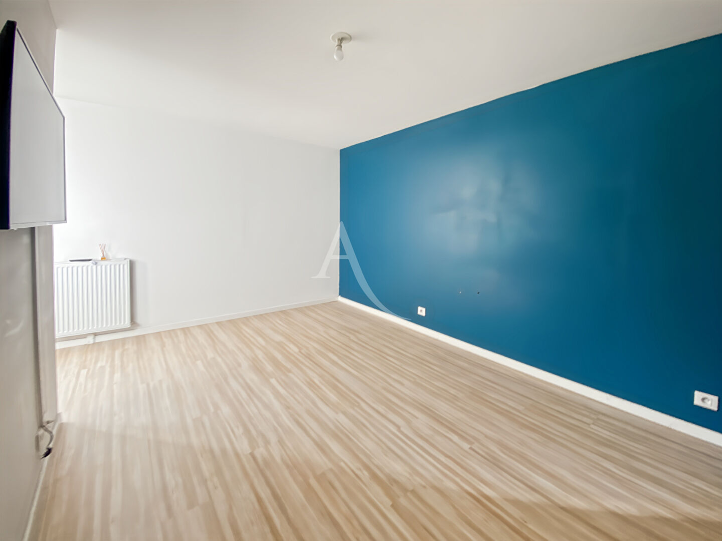 Photo RARE à VAURÉAL  Beau F2 en rez-de-jardin avec terrasse image 5/6