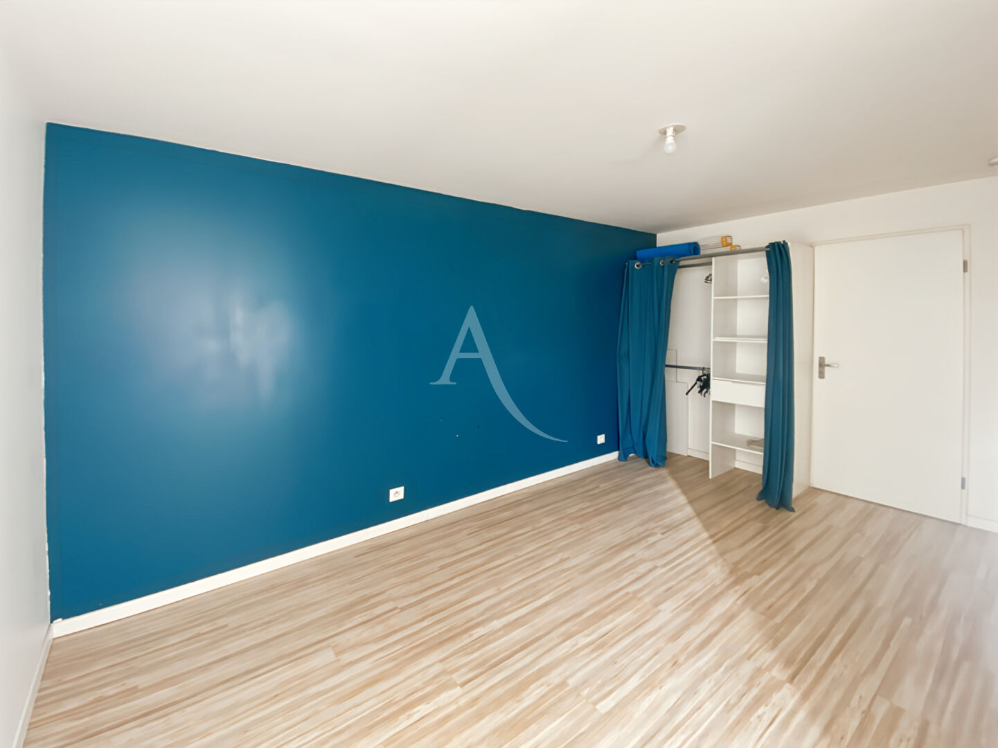 Photo RARE à VAURÉAL  Beau F2 en rez-de-jardin avec terrasse image 6/6