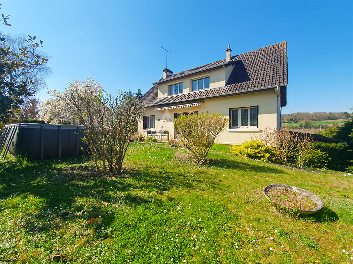 Maison Meulan En Yvelines 7 pièces 172 m² sous sol total, piscine, 850 m² de parcelle