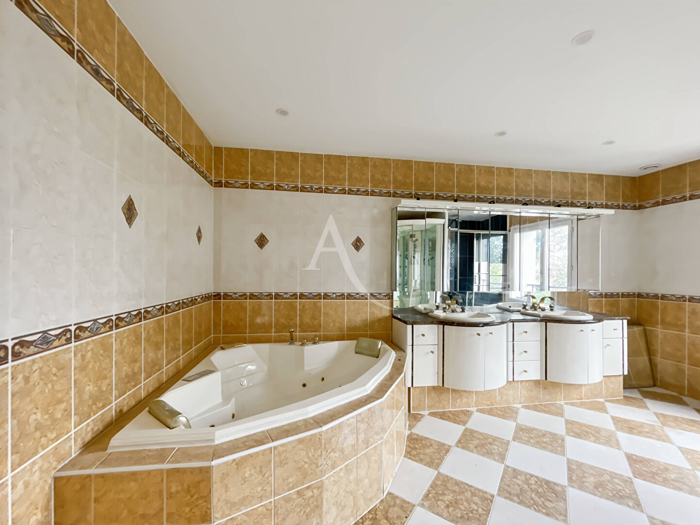 Photo Maison Bois L Evêque 6 pièce(s) 155 m2 image 6/6