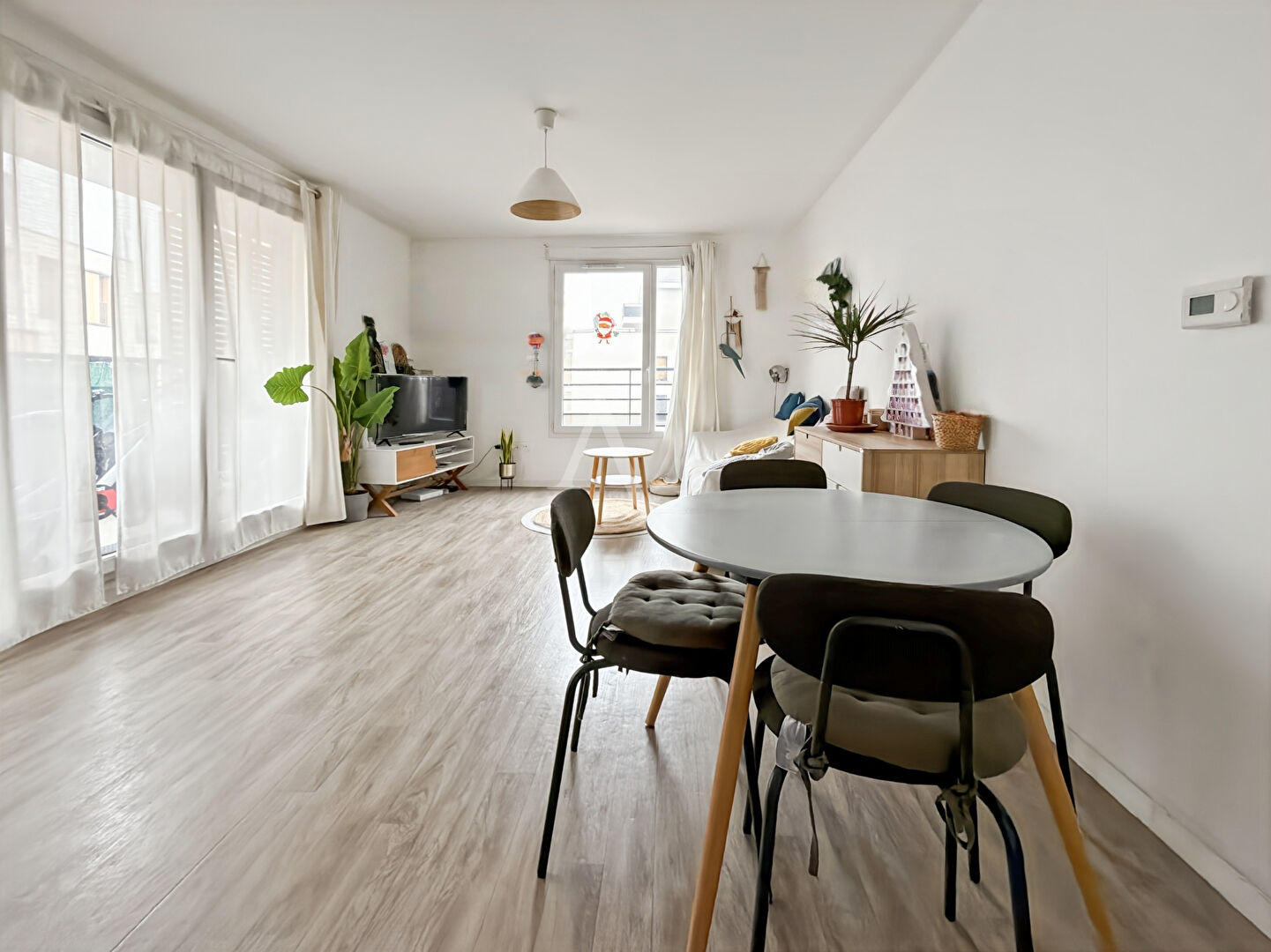 Photo F3 au coeur de ville avec terrasse et 1 place de parking en sous sol image 2/6