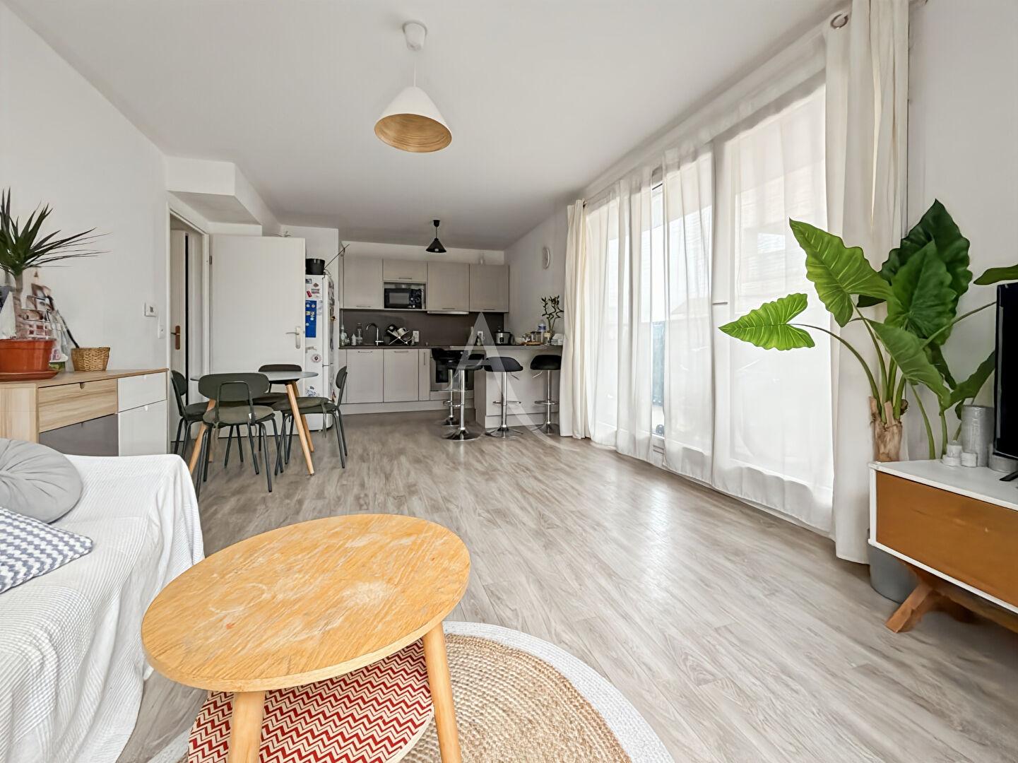 Photo F3 au coeur de ville avec terrasse et 1 place de parking en sous sol image 3/6