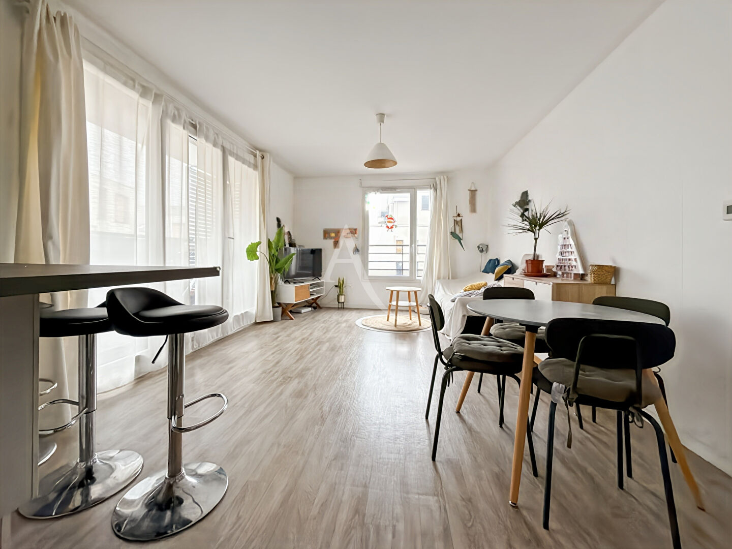 Photo F3 au coeur de ville avec terrasse et 1 place de parking en sous sol image 4/6