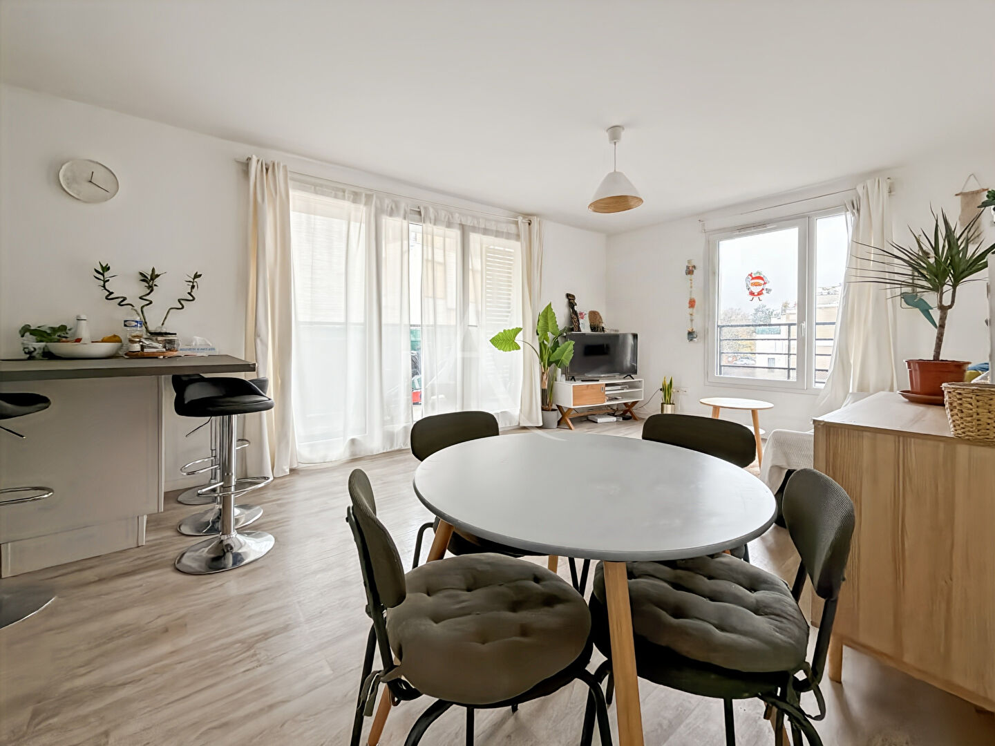 Photo F3 au coeur de ville avec terrasse et 1 place de parking en sous sol image 5/6