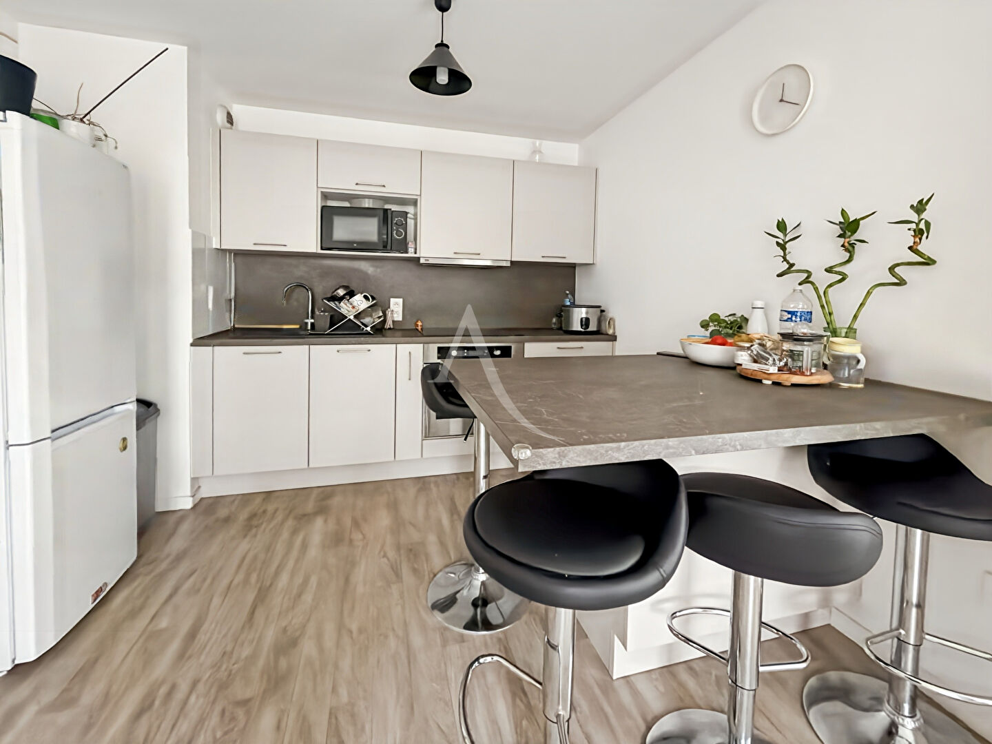 Photo F3 au coeur de ville avec terrasse et 1 place de parking en sous sol image 6/6