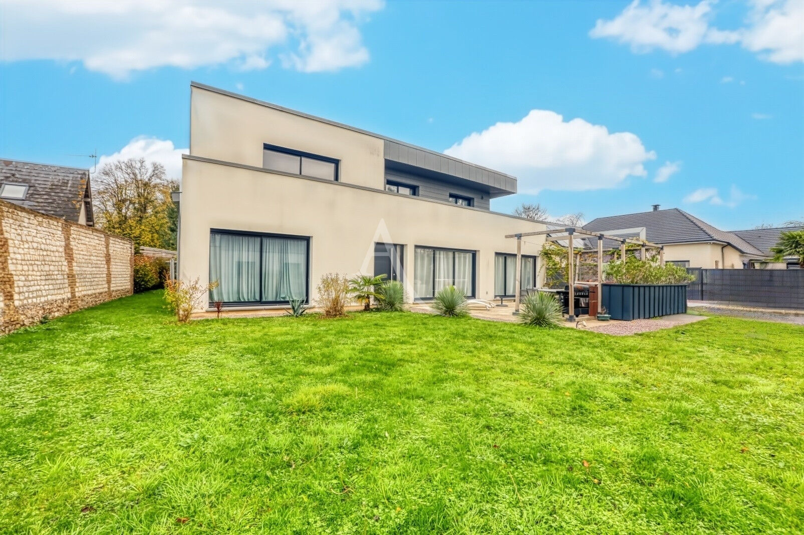 Agence immobilière de 
 L'Adresse BOILLET IMMOBILIER - L'ADRESSE-BDS TRANSACTIONS- LE MESNIL ESNARD 
