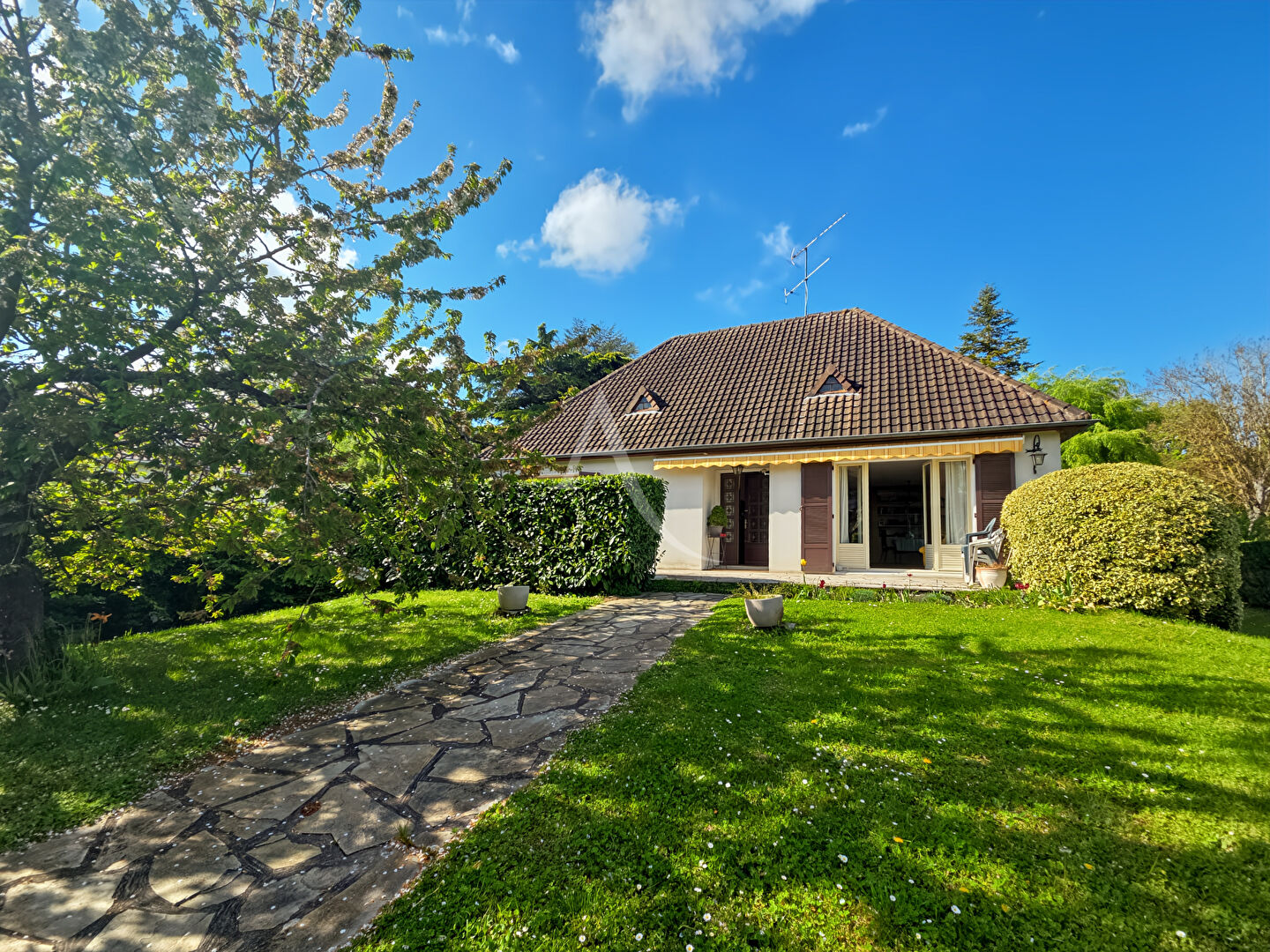 Agence immobilière de 
 L'Adresse BOILLET IMMOBILIER - L'ADRESSE BOILLET Meulan 
