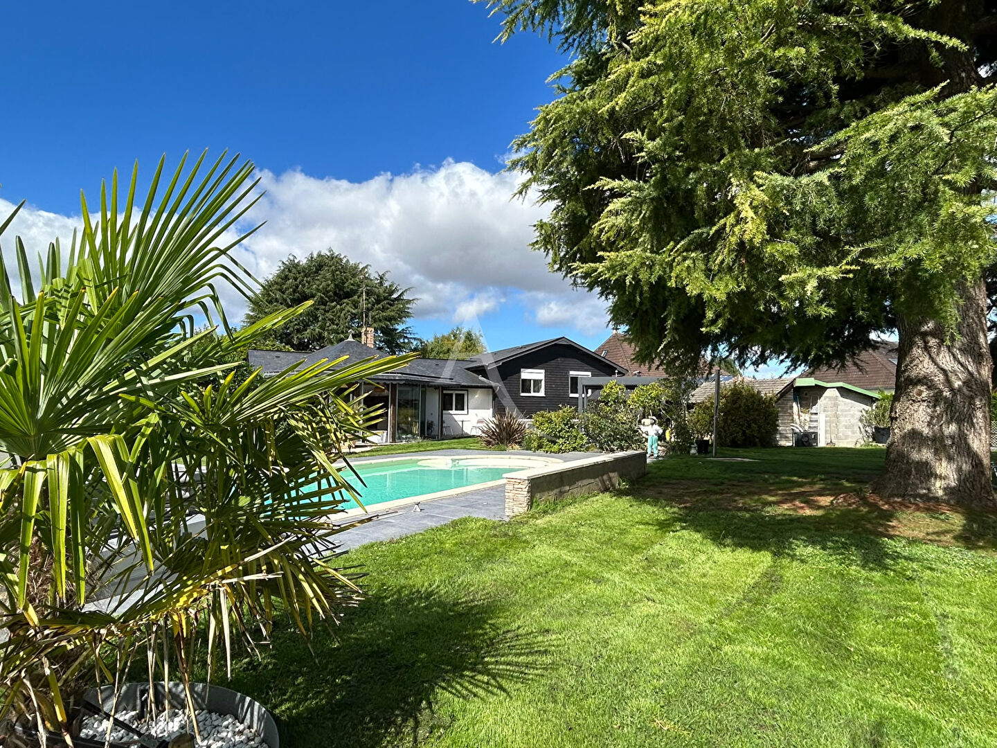 Agence immobilière de 
 L'Adresse BOILLET IMMOBILIER - L'ADRESSE-BDS TRANSACTIONS- LE MESNIL ESNARD 
