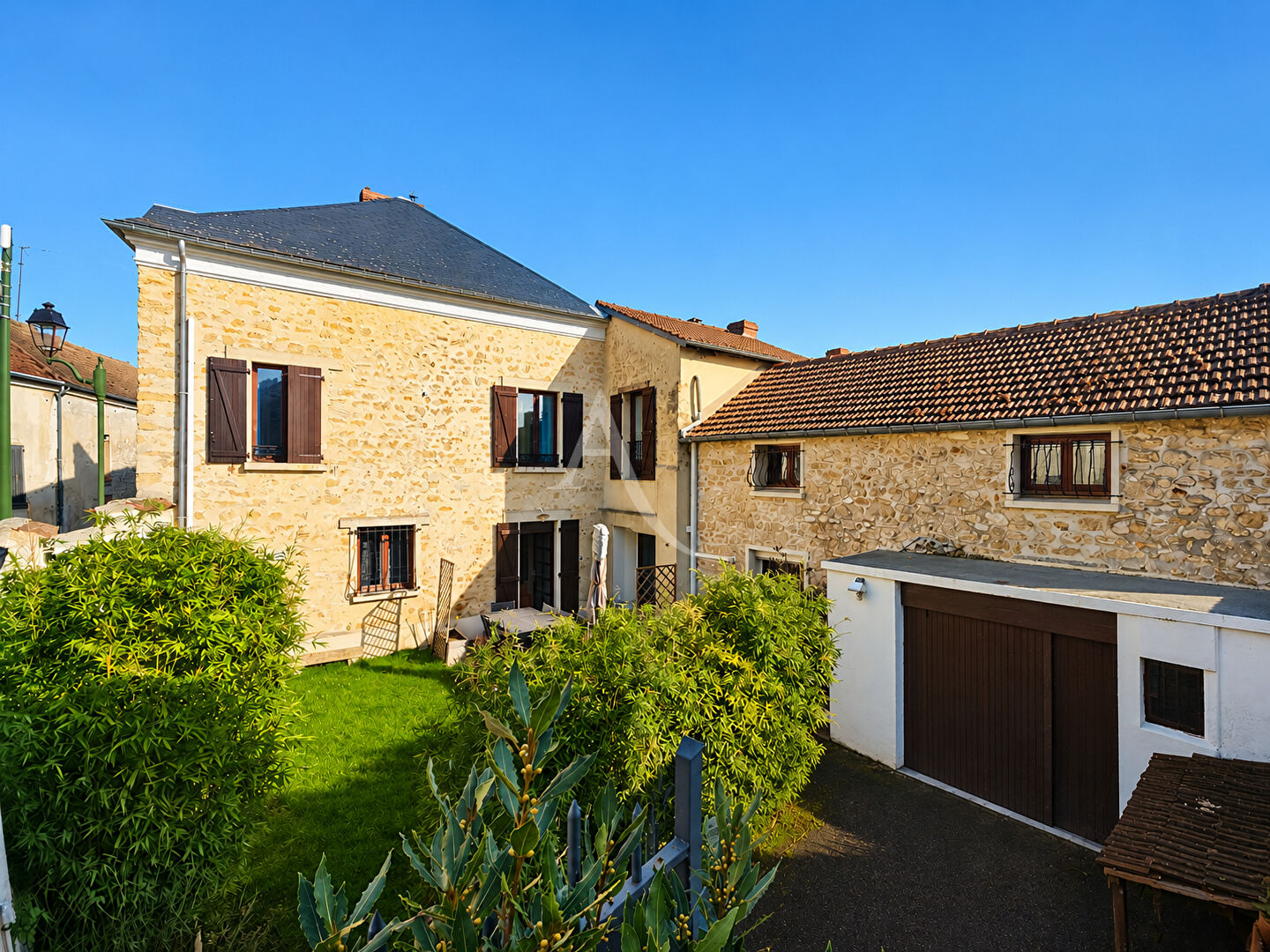 Agence immobilière de 
 L'Adresse BOILLET IMMOBILIER - L'ADRESSE BOILLET Meulan 
