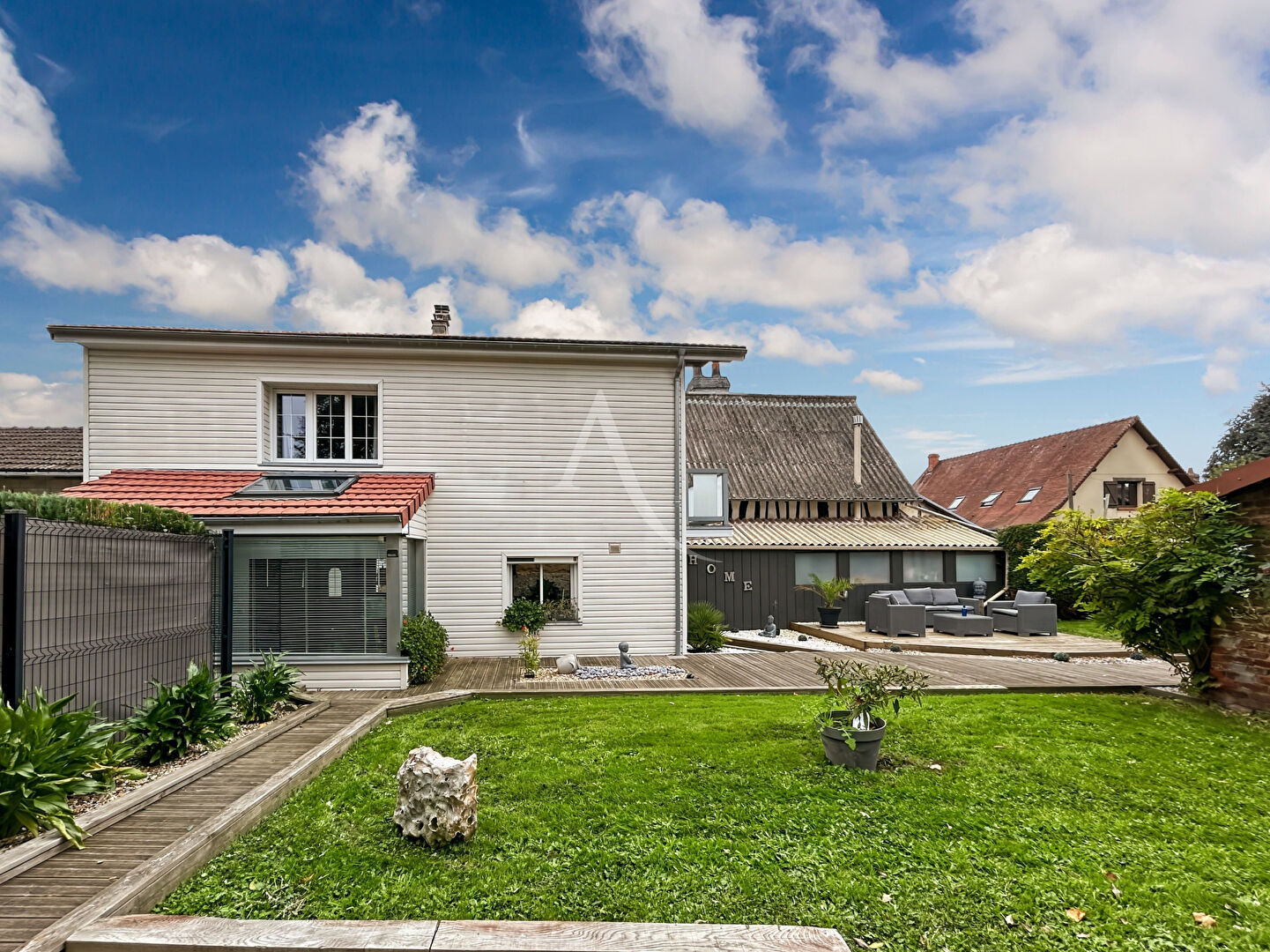 Agence immobilière de 
 L'Adresse BOILLET IMMOBILIER - L'ADRESSE-BDS TRANSACTIONS- LE MESNIL ESNARD 
