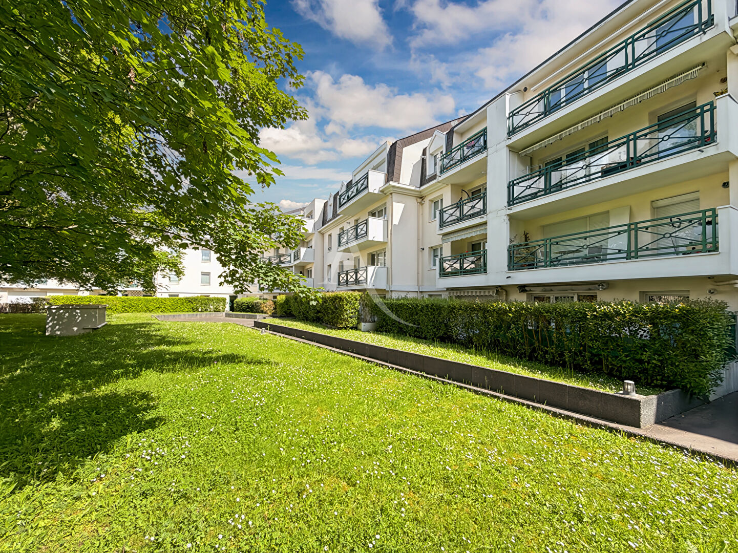 Agence immobilière de L'Adresse BOILLET IMMOBILIER - L'ADRESSE BOILLET- MGI-JOUY LE MOUTIER