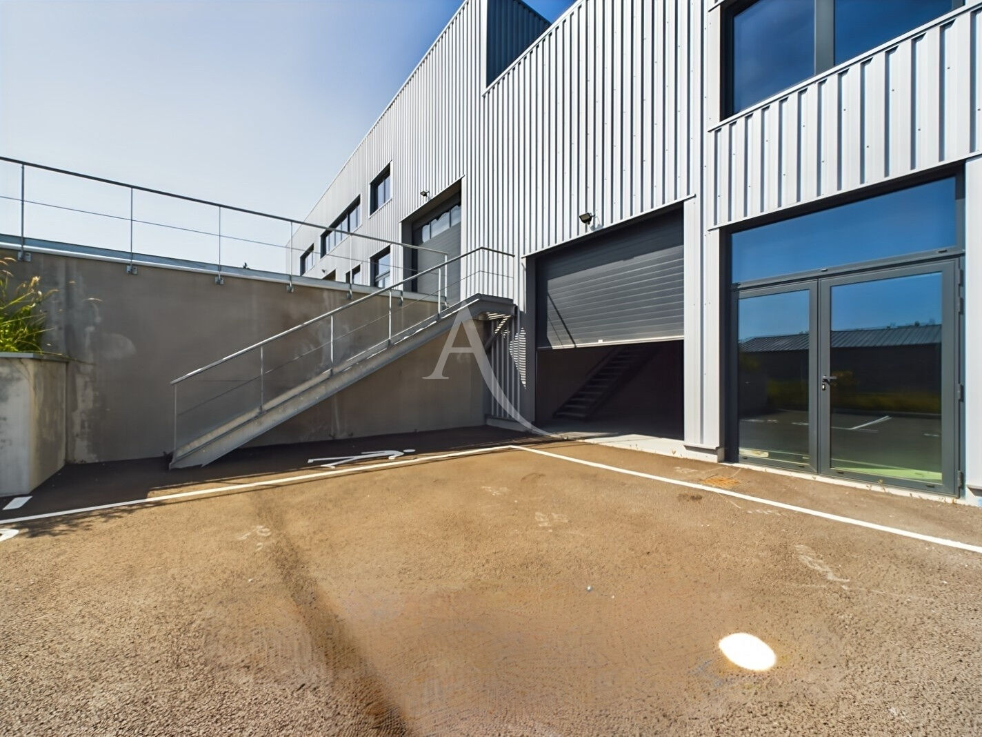 Photo Local d'activité Mesigny 150 m2 image 4/4