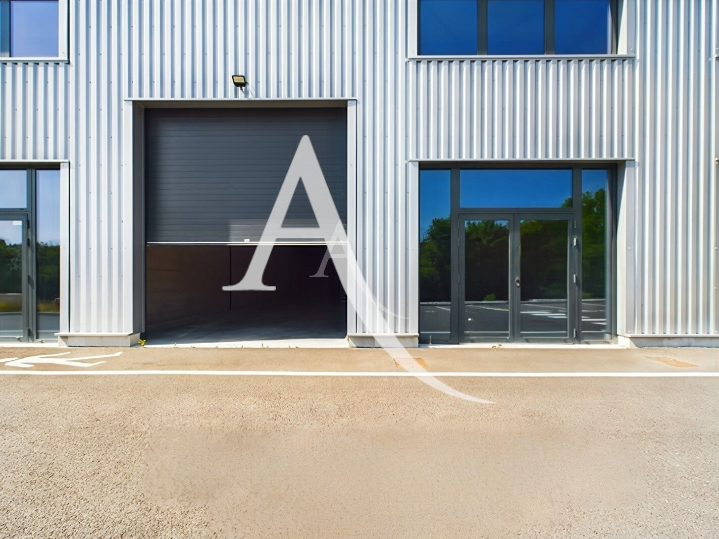 Photo Local d'activité Mesigny 230 m2 image 4/4