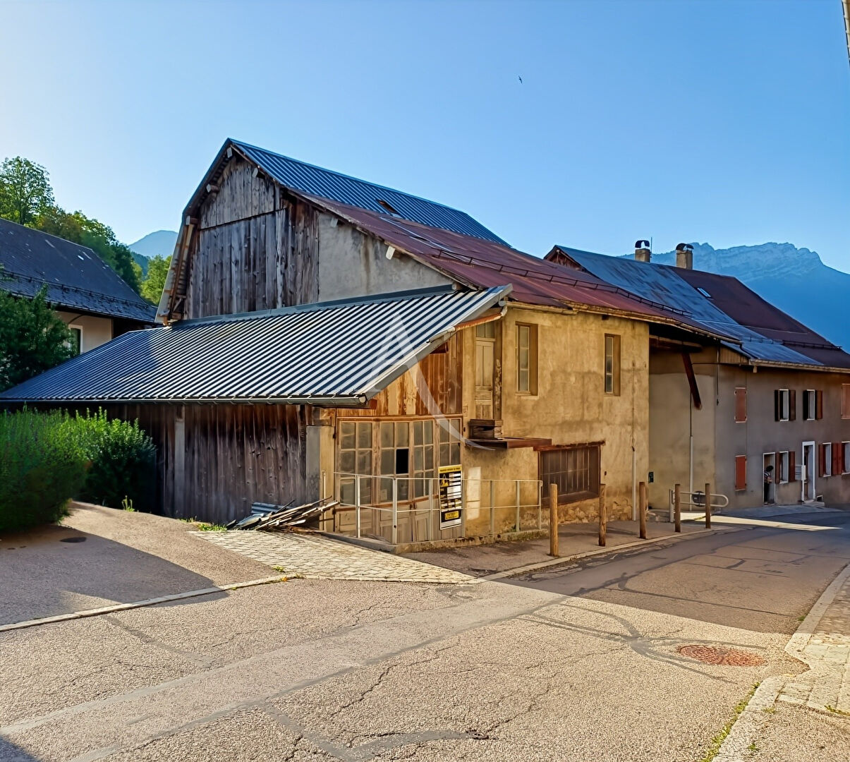 EXCUSIVITÉ L'ADRESSE - La Compôte - Ancienne Forge à réhabiliter avec permis de construire validé & Toiture neuve