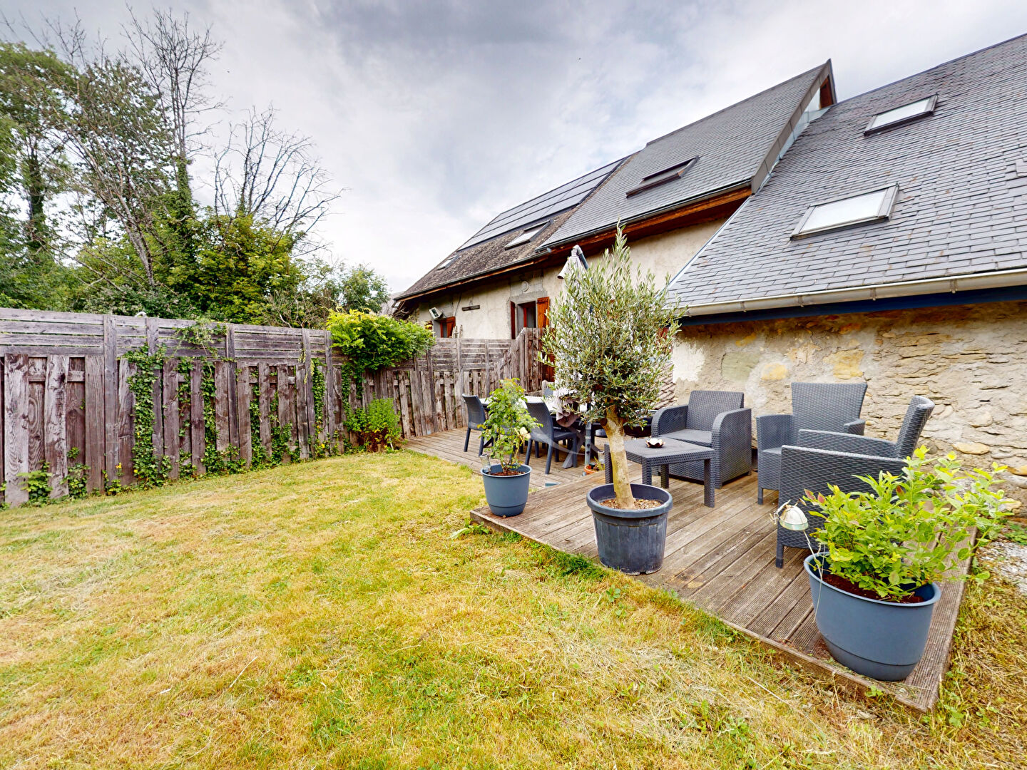 LORNAY, proche Rumilly - Charmante maison de village avec jardin et 2 chambres