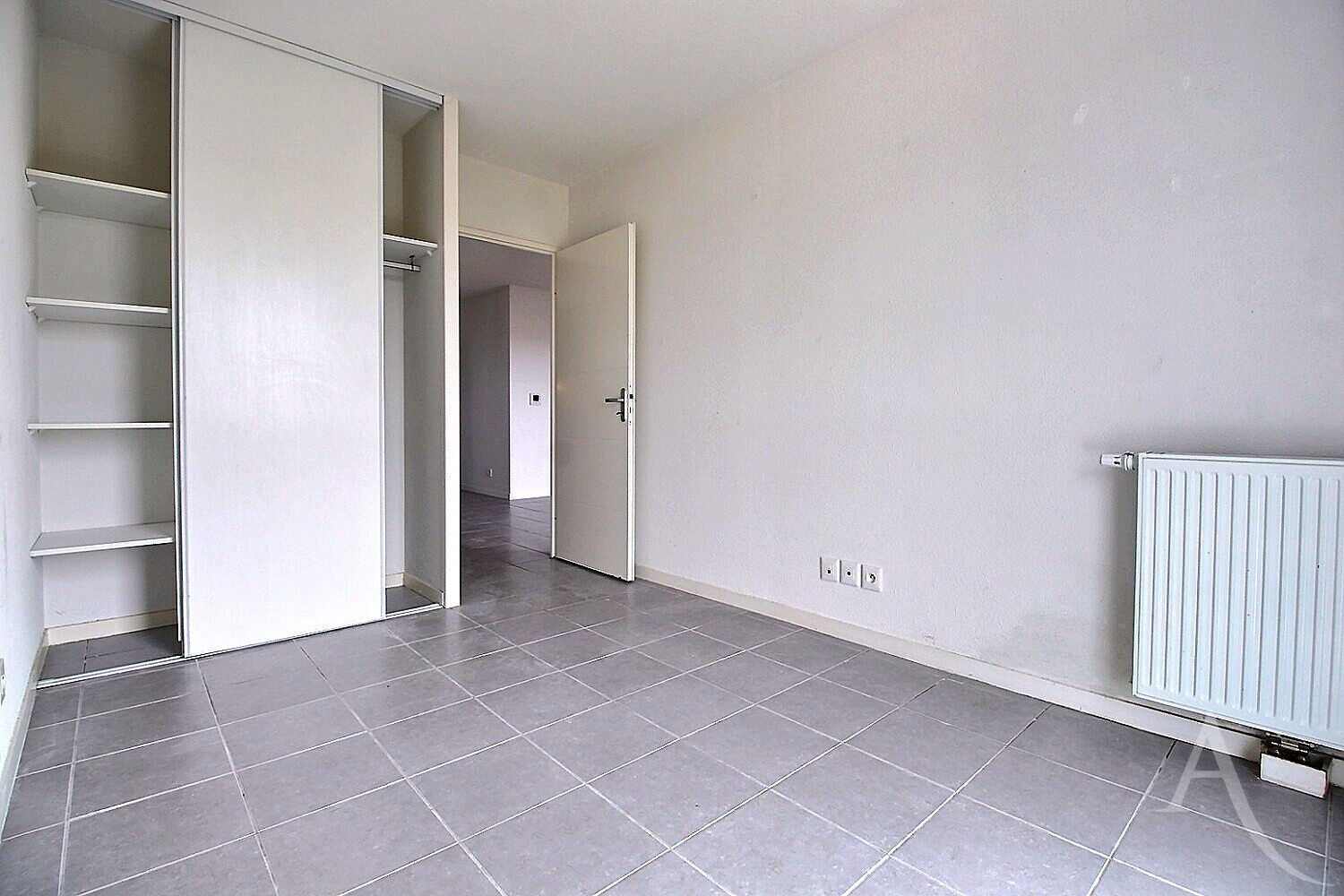 Photo À VENDRE - Appartement T3 avec balcon et 2 parking image 5/6