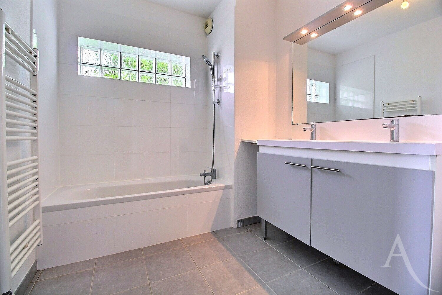 Photo À VENDRE - Appartement T3 avec balcon et 2 parking image 6/6