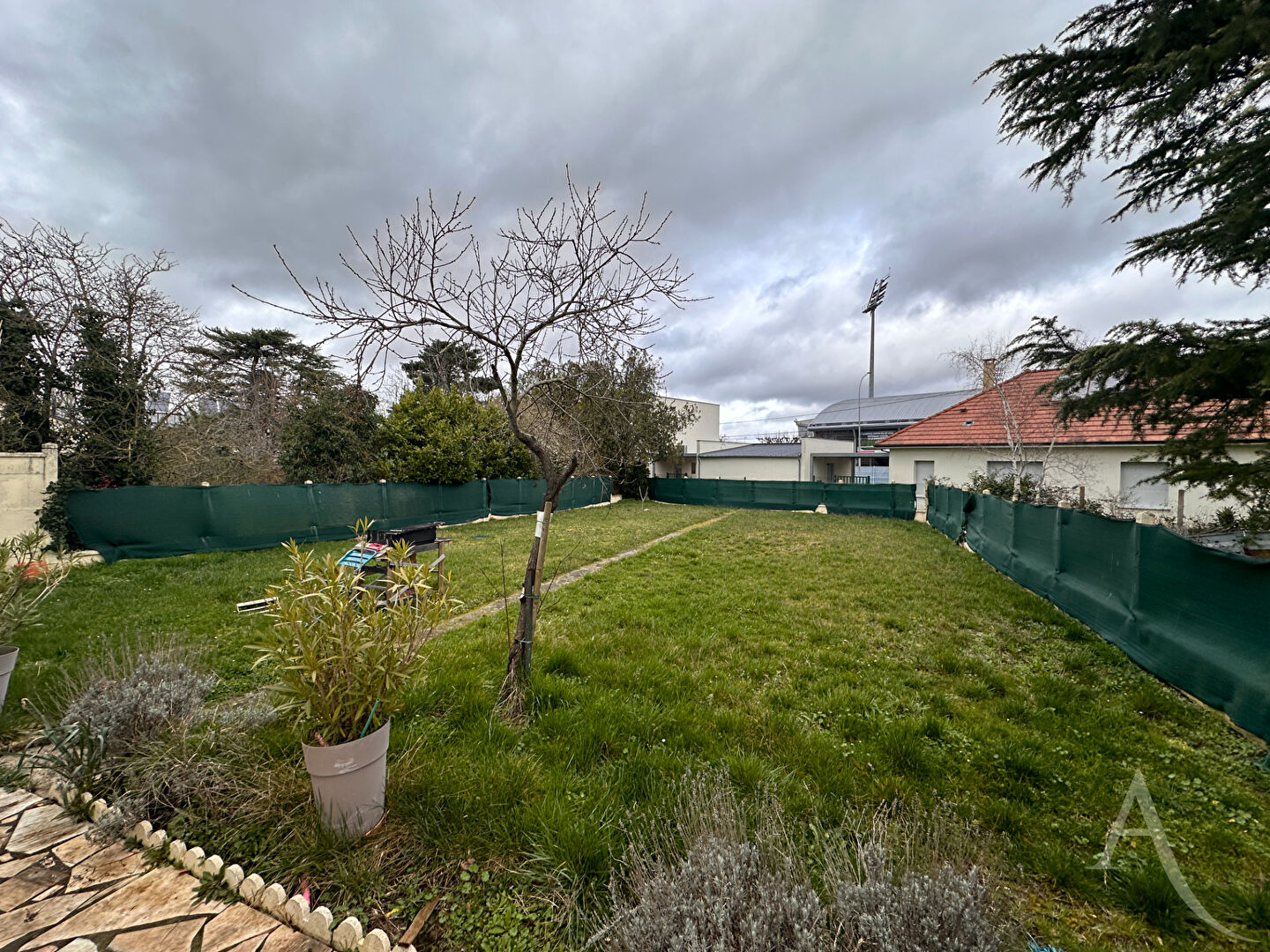 Maison de plain pied , 2 chambres, garage jardin