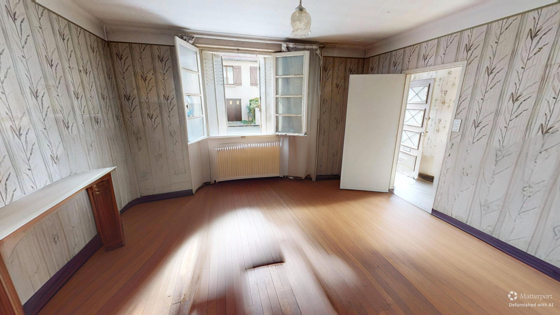 Maison de 93m2 à rénover de 4 Chambres avec garage à Châteauroux