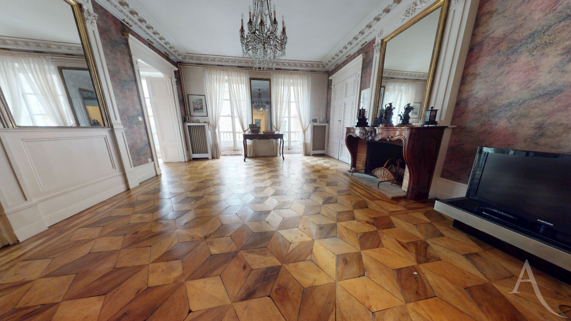 Photo Appartement Grenoble 6 pièces 196 m2 image 1/6