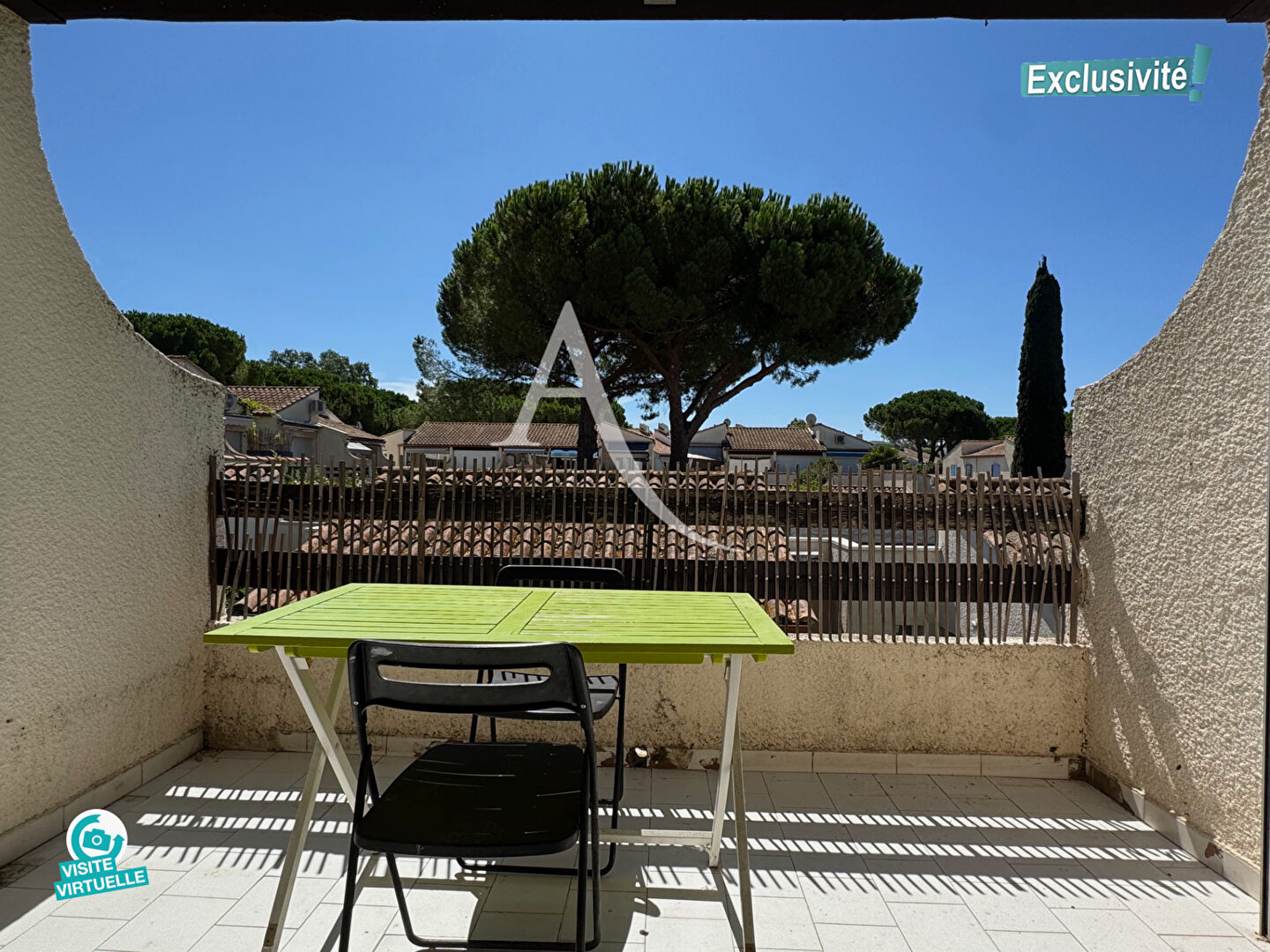 Photo EXCLUSIVITÉ - LA GRANDE MOTTE - QUARTIER DU GOLF - RÉSIDENCE AVEC PISCINE - COQUETTE VILLA MITOYENNE EN DUPLEX - 2 PIÈCES  + MEZZANINE - 37 M2 ENVIRON DONT MEZZANINE (28,71 M2 Carrez) - 2 TERRASSES - PARKING PRIVATIF - PROXIMITÉ IMMÉDIATE DU GOLF image 2/6