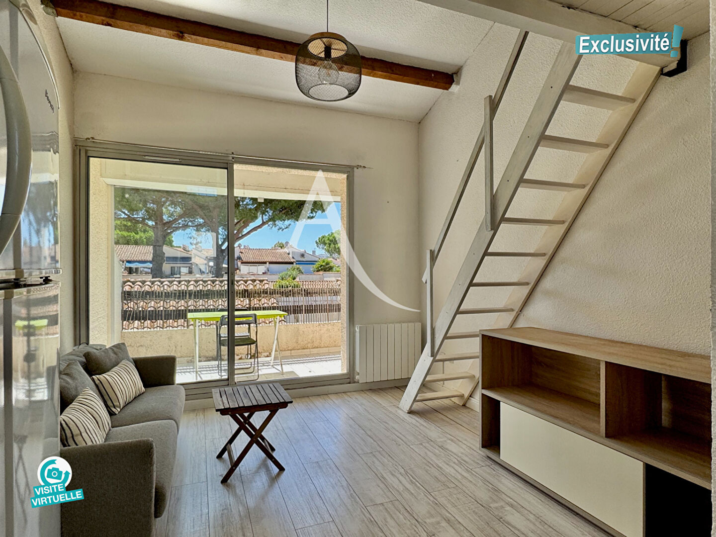 Photo EXCLUSIVITÉ - LA GRANDE MOTTE - QUARTIER DU GOLF - RÉSIDENCE AVEC PISCINE - COQUETTE VILLA MITOYENNE EN DUPLEX - 2 PIÈCES  + MEZZANINE - 37 M2 ENVIRON DONT MEZZANINE (28,71 M2 Carrez) - 2 TERRASSES - PARKING PRIVATIF - PROXIMITÉ IMMÉDIATE DU GOLF image 3/6
