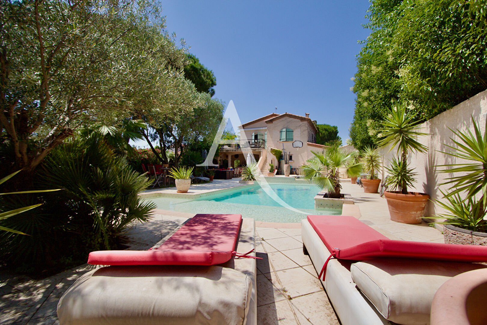 Photo VILLA pleine de cachet au coeur de Pérols - 200m² - 5 chambres - Terrain  de plus de 1300 m² Piscine Bien-être - Fort  potentiel - Garage. image 4/6