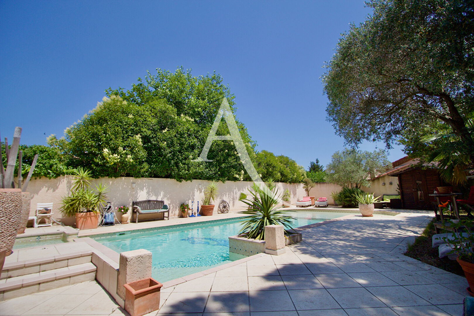 Photo VILLA pleine de cachet au coeur de Pérols - 200m² - 5 chambres - Terrain  de plus de 1300 m² Piscine Bien-être - Fort  potentiel - Garage. image 5/6