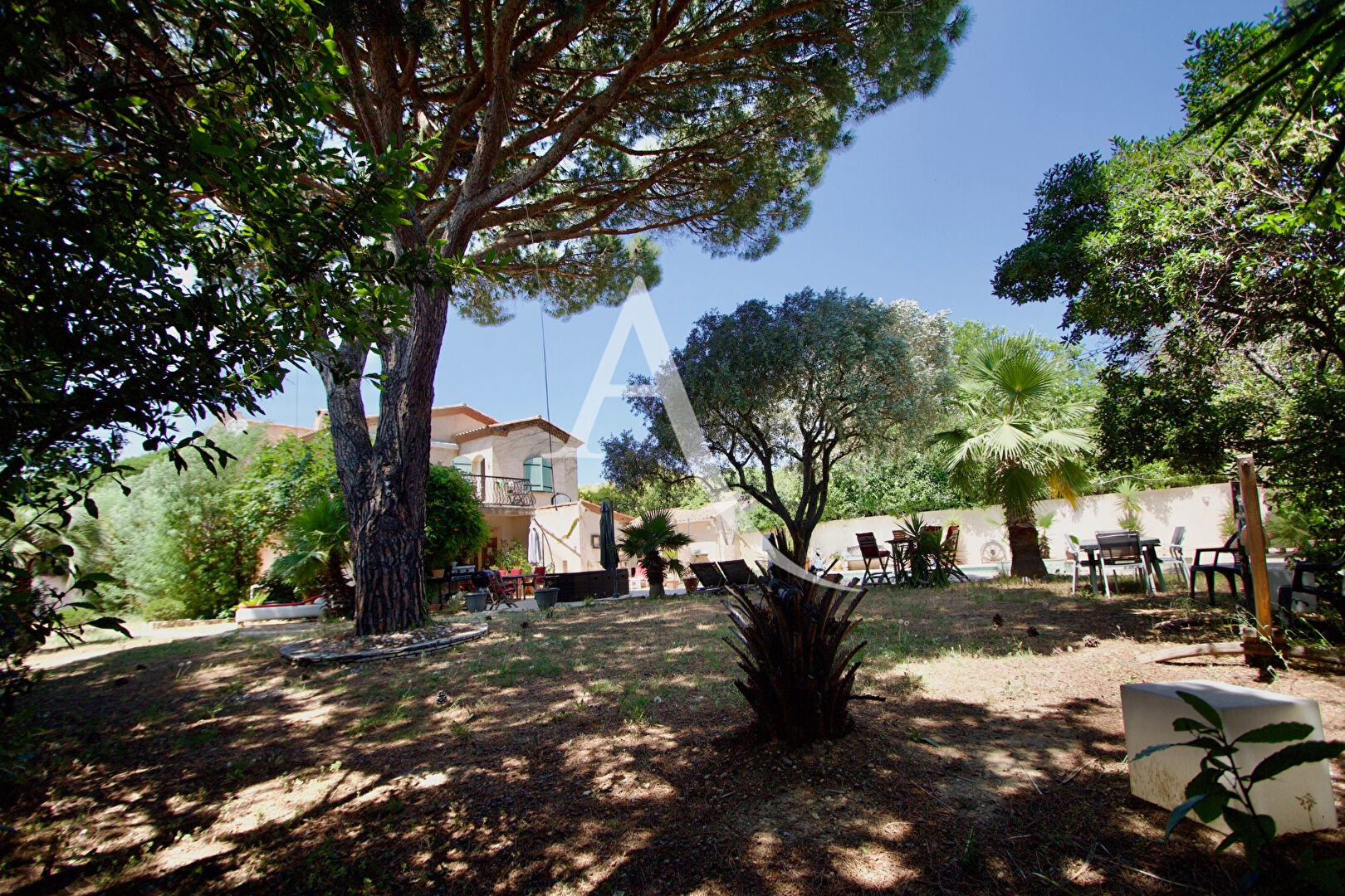 Photo VILLA pleine de cachet au coeur de Pérols - 200m² - 5 chambres - Terrain  de plus de 1300 m² Piscine Bien-être - Fort  potentiel - Garage. image 6/6