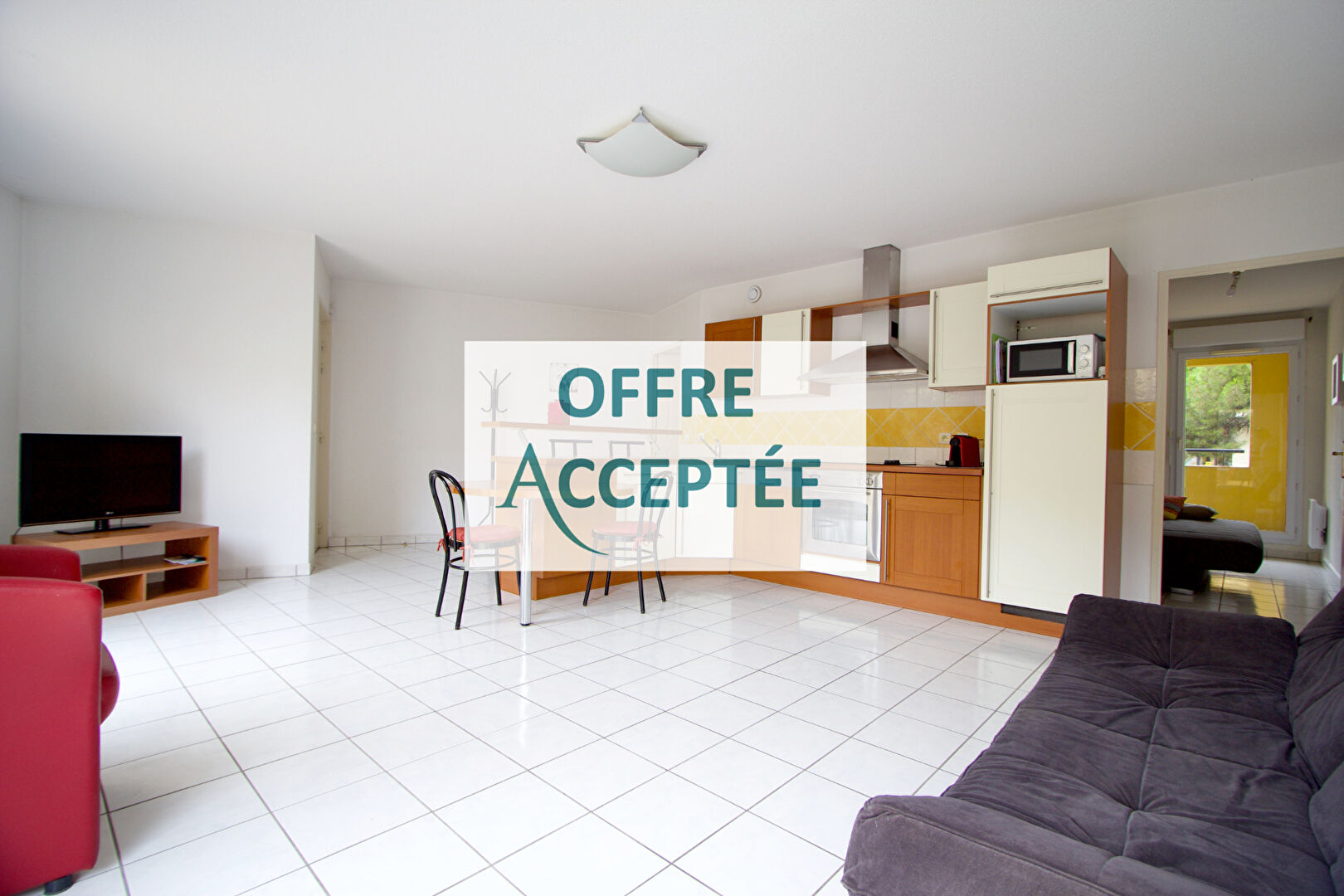 EXCLUSIVITÉ SUR PÉROLS - CENTRE VILLE - APPARTEMENT TRAVERSANT MEUBLÉ - 3 PIÈCES - 60 M2 AVEC LA LOGGIA - TERRASSE DE 15 M2