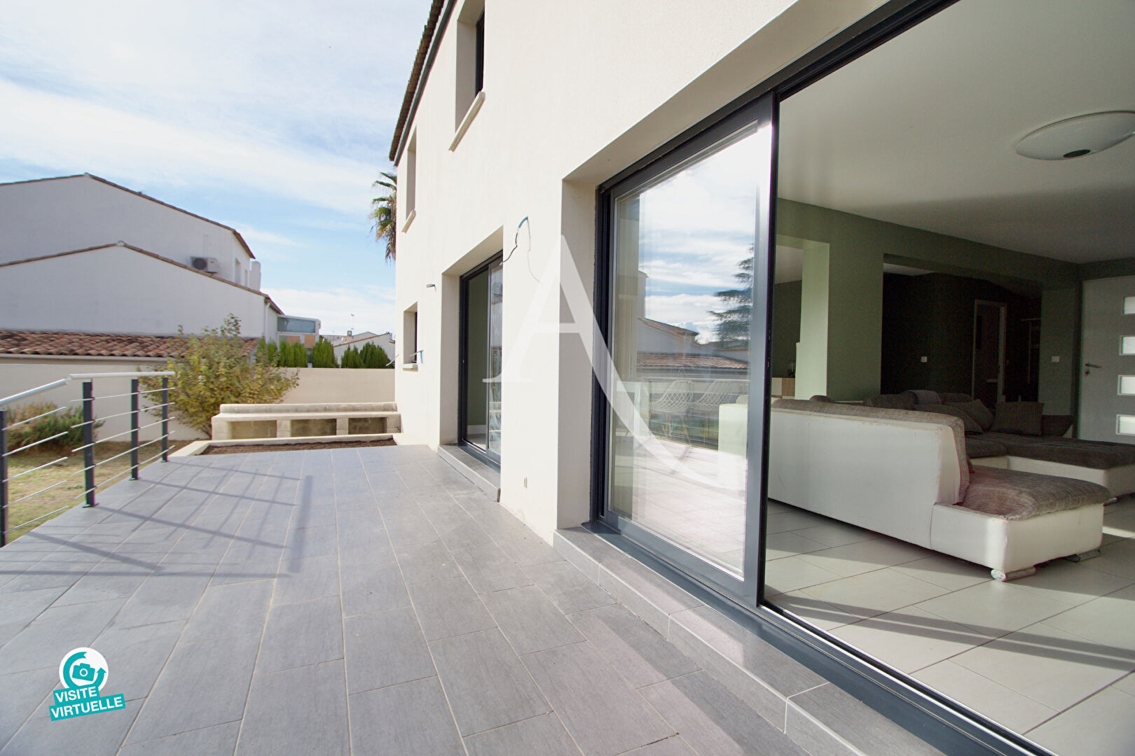 Photo LATTES - QUARTIER TRÈS RECHERCHÉ - VILLA INDIVIDUELLE  RÉNOVÉE - 145 M² - 3 CHAMBRES - POSSIBILITÉ 4 ÈME CHAMBRE - TERRASSE - GARAGE - PARCELLE de  590 M² PISCINABLE. image 1/6