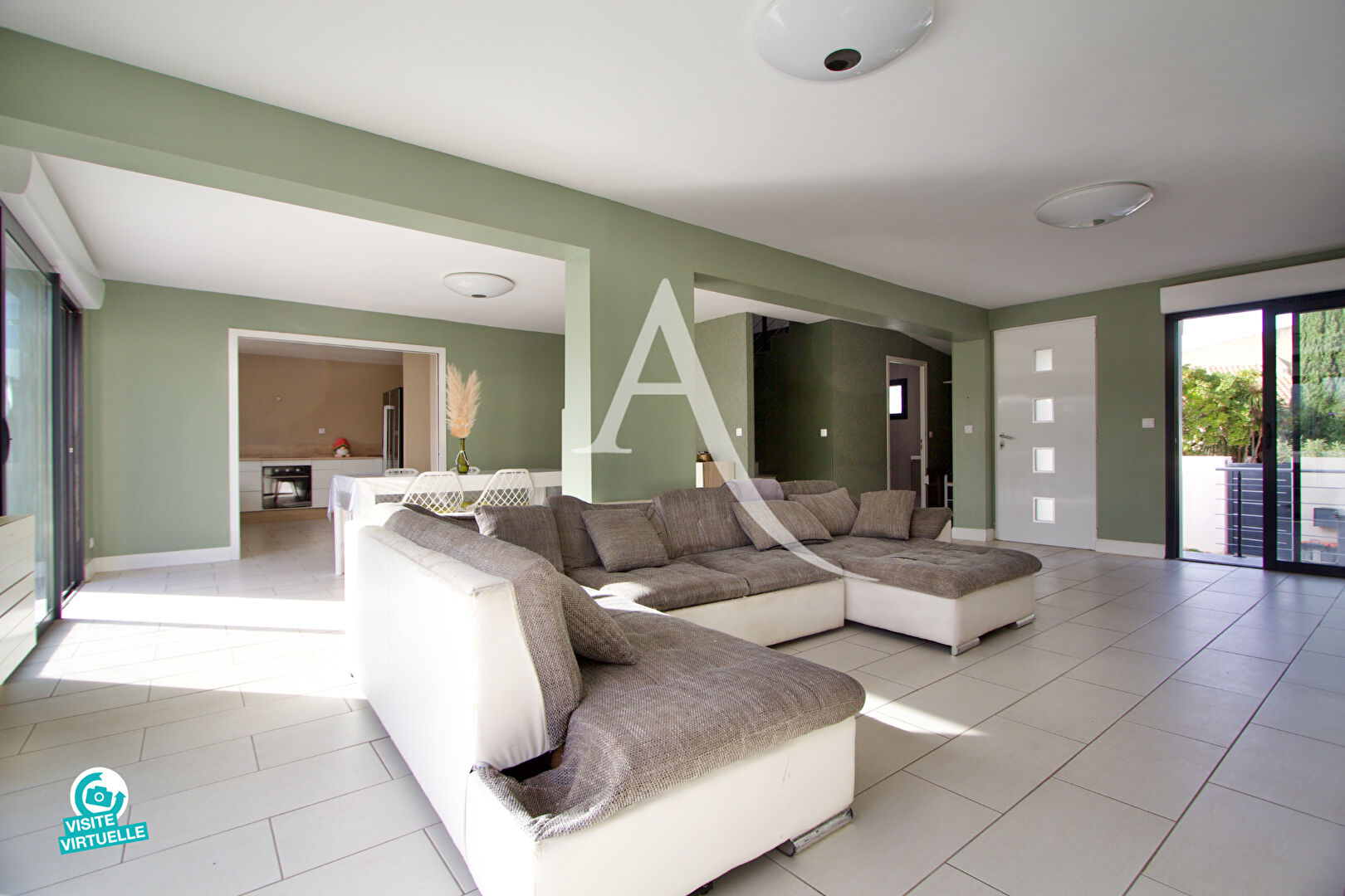 Photo LATTES - QUARTIER TRÈS RECHERCHÉ - VILLA INDIVIDUELLE  RÉNOVÉE - 145 M² - 3 CHAMBRES - POSSIBILITÉ 4 ÈME CHAMBRE - TERRASSE - GARAGE - PARCELLE de  590 M² PISCINABLE. image 2/6