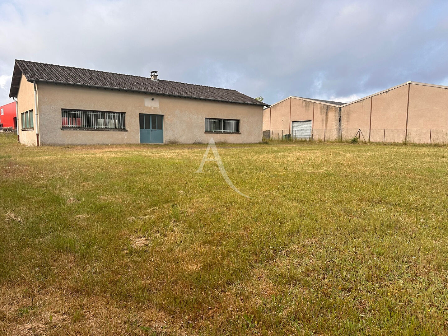 À vendre - local d'activité d'environ 184 m² à Chanteheux