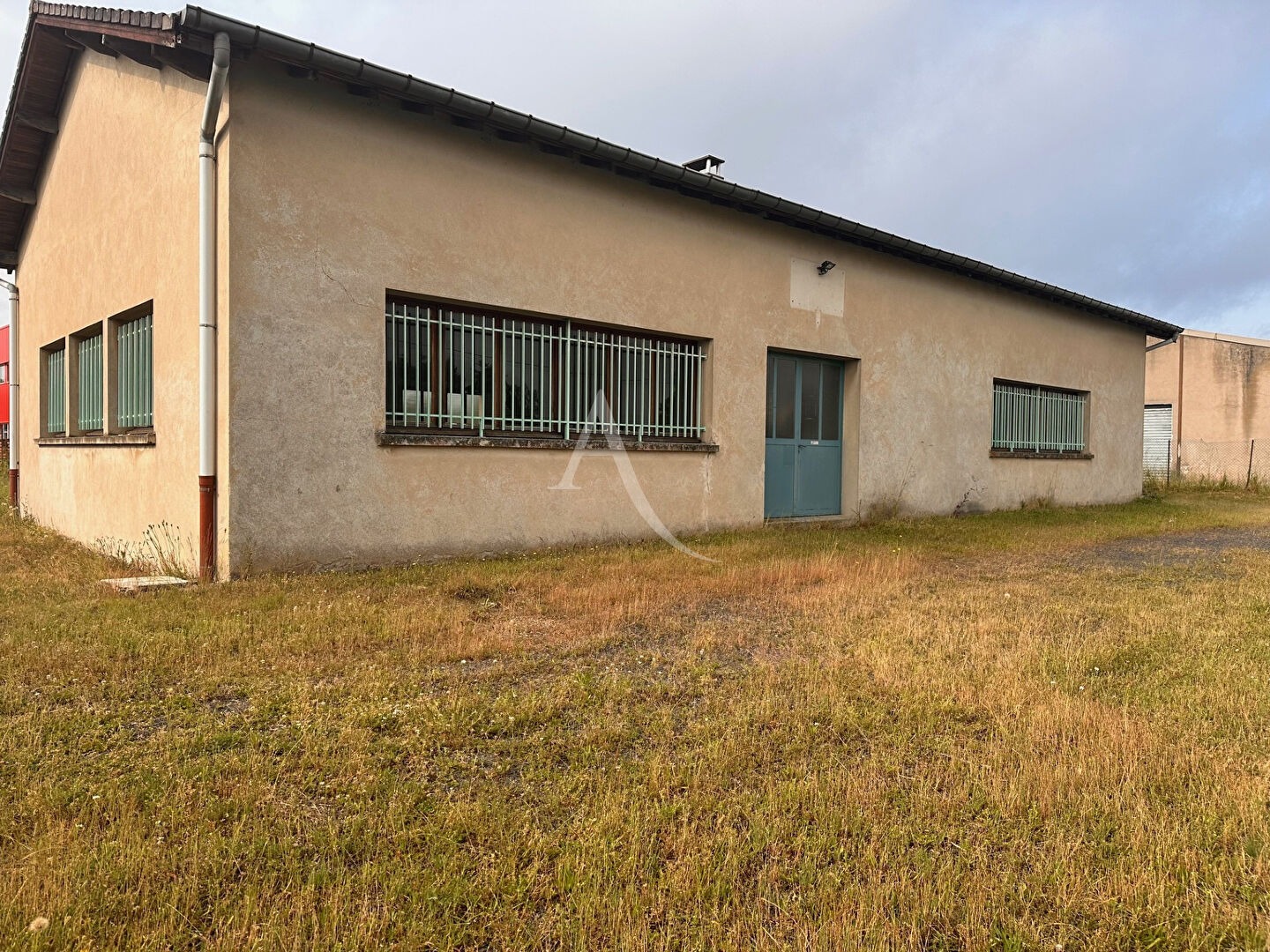 À vendre - local d'activité d'environ 184 m² à Chanteheux