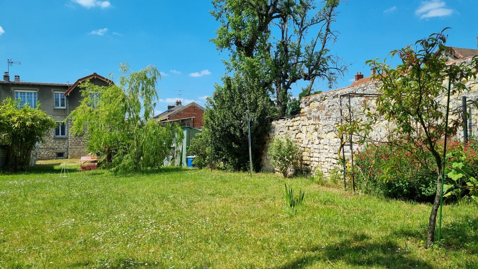 Photo Maison de caractère à Mantes la Ville, 5 chambres, un garage, sous sol total et dépendance image 2/6