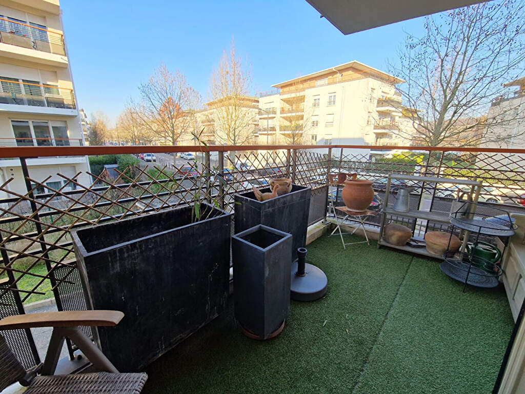 Bel Appartement 3 pièces de 55.71 m² en bords de Seine avec un beau balcon