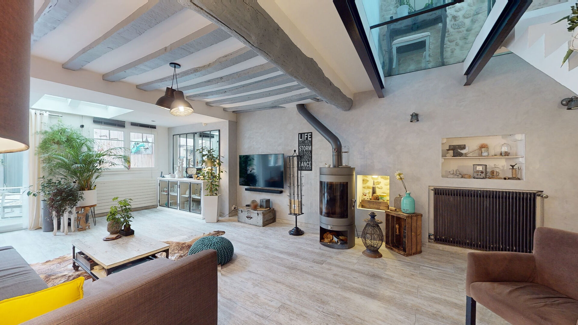 Maison atypique de 225m²  à Mézy Sur Seine avec appartement F3 Indépendant.