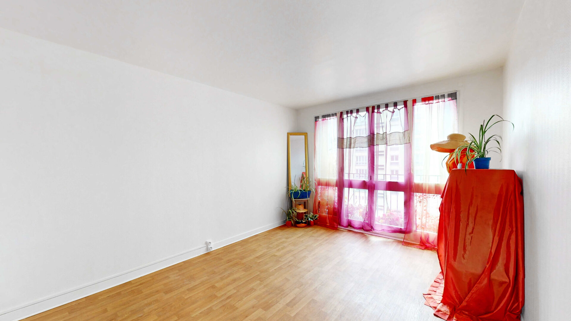 Photo Bel appartement à Mantes La Jolie 2 pièces de 52 m² avec cave et un parking image 2/6