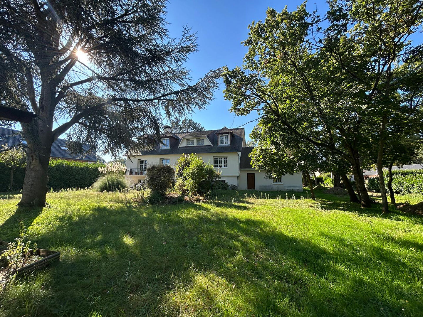 Photo Belle demeure de 200m² , 5 Chambres, sur sous sol total, un terrain de 1400 m² à GUERNES image 2/6